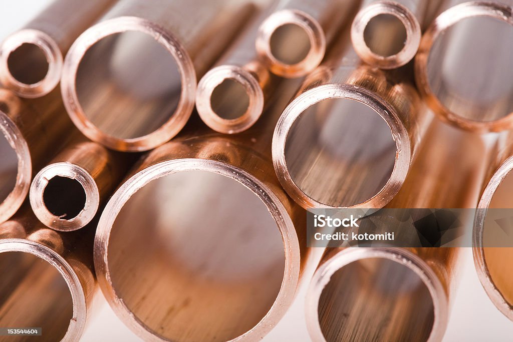 Canalisation en cuivre de différentes diamètre - Photo de Brillant libre de droits