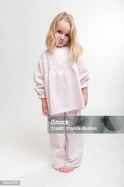 Pouting Rubia Niños En Su Pijama Foto de stock y más banco de imágenes de Niño pequeño - Niño pequeño, Pijama, Niñas