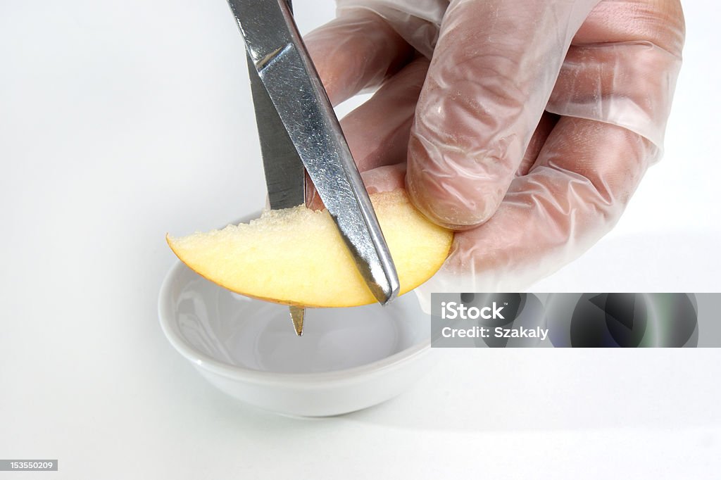 Stück apple ist geprüft in der Küche Labor - Lizenzfrei Apfel Stock-Foto