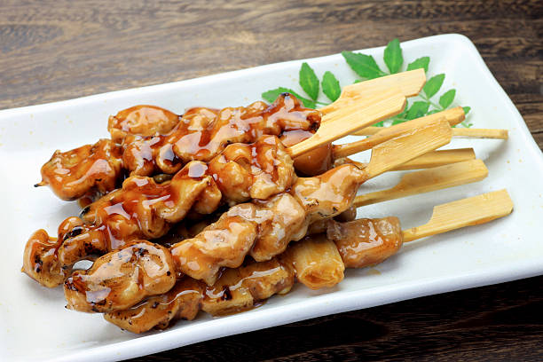 Gegrilltes Hähnchen (yakitori – Foto