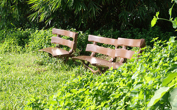 камень стул - parasol formal garden furniture sofa стоковые фото и изображения