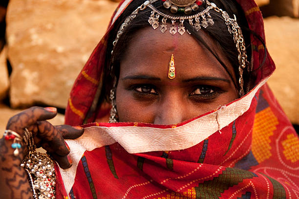 mujer india - bride veil women human face fotografías e imágenes de stock