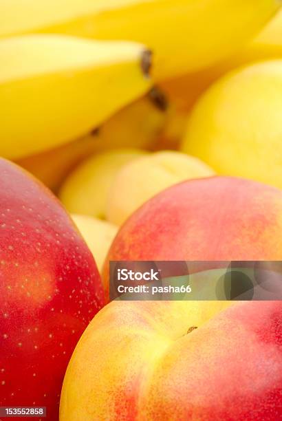 Rosso E Giallo Sfondo Di Frutta Fresca - Fotografie stock e altre immagini di Albicocca - Albicocca, Alimentazione sana, Arancione