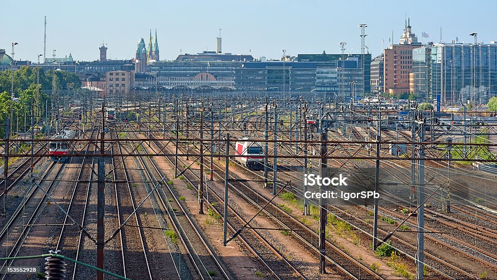 Treno tracce per la stazione ferroviaria centrale - Foto stock royalty-free di Ambientazione esterna