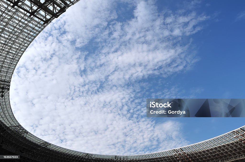 Le stade et du ciel - Photo de Ballon de football libre de droits