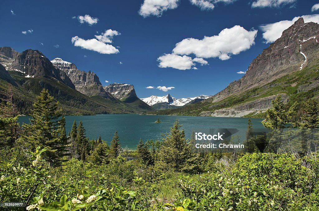 Ilha Wild Goose, Saint Mary Lake - Foto de stock de Azul royalty-free