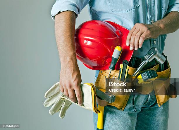 Trabajador Foto de stock y más banco de imágenes de Reparar - Reparar, Sector de la construcción, Cinturón de herramientas