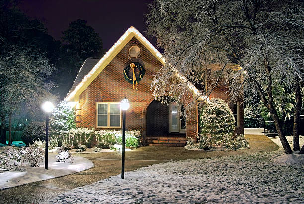 Natale decorato cottage - foto stock