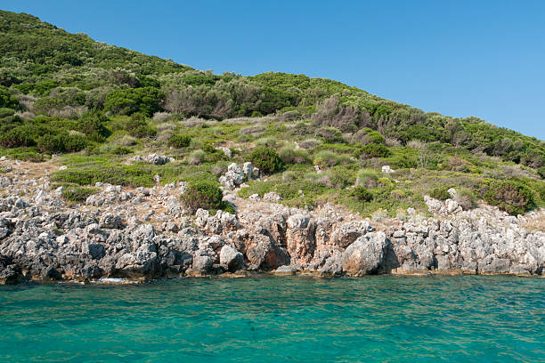 Rocky shore linha, Zakynthos, Grécia - fotografia de stock