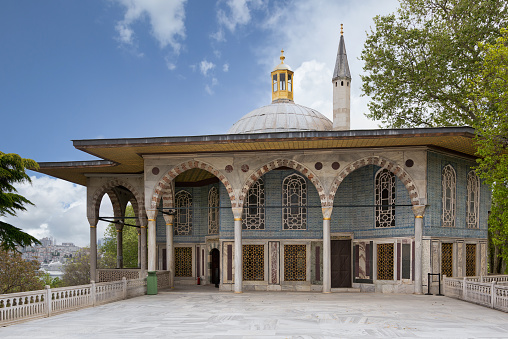 Exterior shot of Baghdad Kiosk, or Bagdat Kosku, located at the Fourth Courtyard of Topkapi Palace, decorated with floral blue mosaic tiles, Istanbul, Turkey