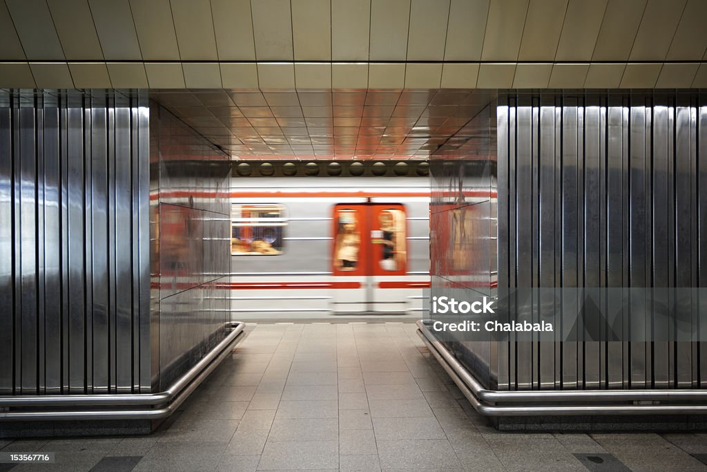 Stacja metra - Zbiór zdjęć royalty-free (Pod ziemią)