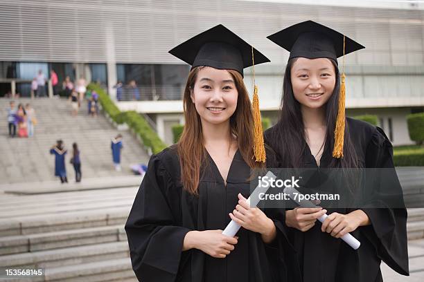 Marka Nowych Grads - zdjęcia stockowe i więcej obrazów 20-24 lata - 20-24 lata, Absolwenci, Azjaci