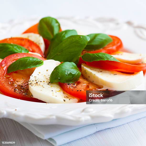 Insalata Caprese - Fotografie stock e altre immagini di Insalata caprese - Insalata caprese, Alimentazione sana, Antipasto