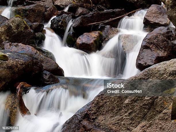 Cascada Foto de stock y más banco de imágenes de Agua - Agua, Aire libre, Belleza de la naturaleza