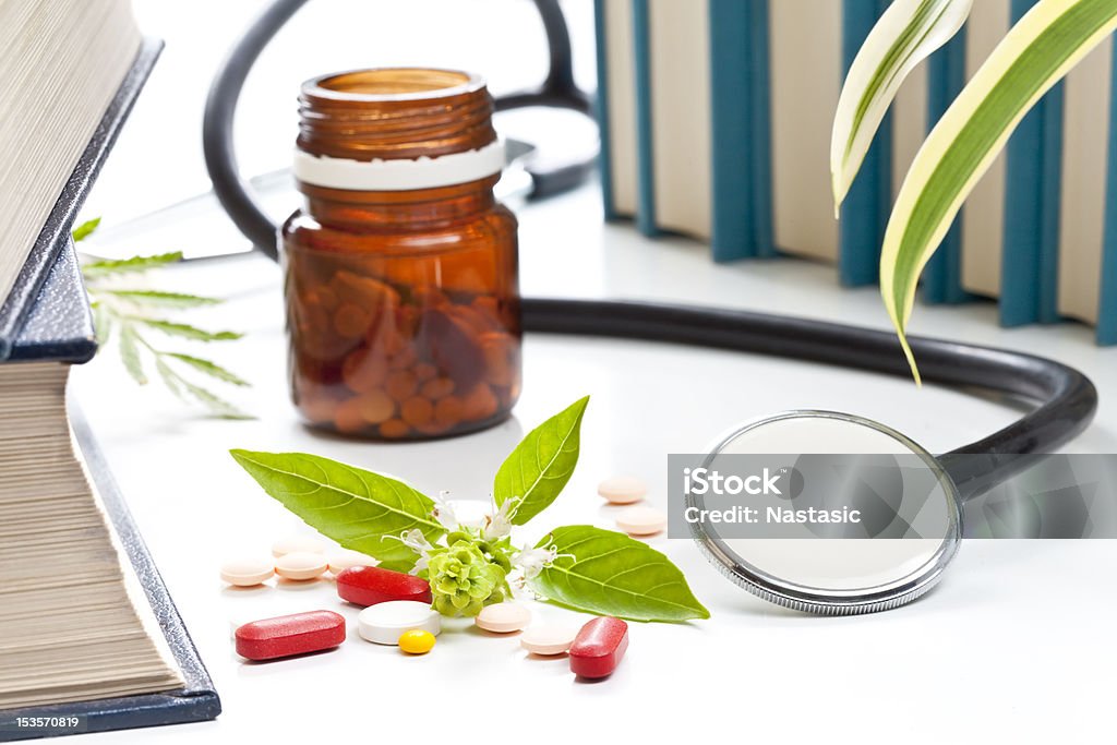 Kräuter in alternative Medizin - Lizenzfrei Alternative Behandlungsmethode Stock-Foto