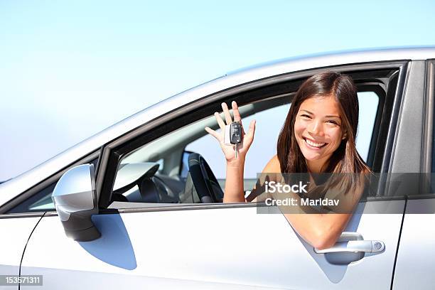 車の運転の女性 - 自動車のストックフォトや画像を多数ご用意 - 自動車, 運転する, ティーンエイジャー
