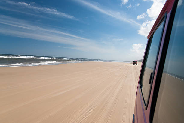 fraser island passeio de 4 x 4 - 4wd 4x4 convoy australia - fotografias e filmes do acervo