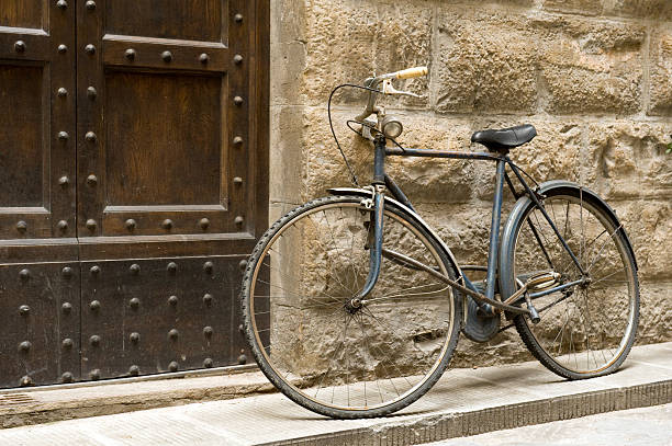 istock Vintage Bicycle against the Wall 153573015