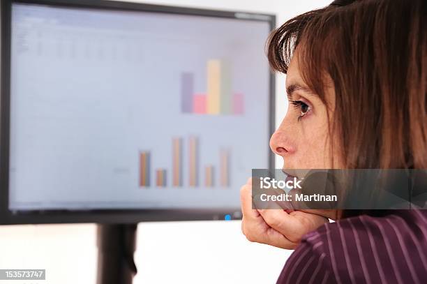 Aborrecido Empresário No Trabalho - Fotografias de stock e mais imagens de Cabelo castanho - Cabelo castanho, Escritório, Tédio