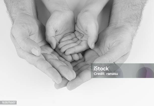 Las Manos Foto de stock y más banco de imágenes de Abuelo - Abuelo, Adulto, Agarrados de la mano