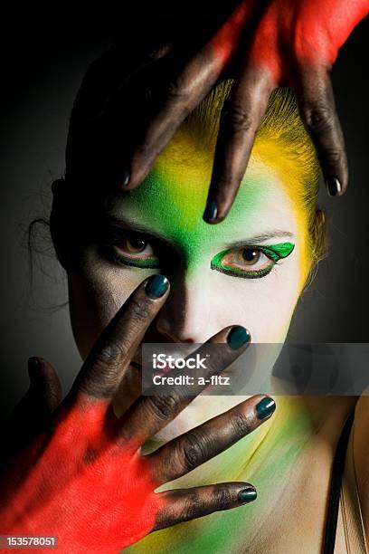 Lowkey Bodypainting Ragazza - Fotografie stock e altre immagini di Adulto - Adulto, Arte, Arti e mestieri