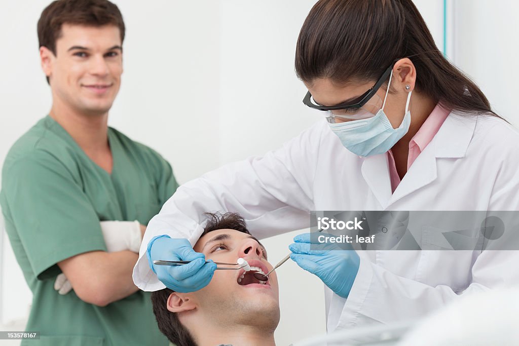 Dentista procedimento de limpeza Dentes - Royalty-free 30-34 Anos Foto de stock