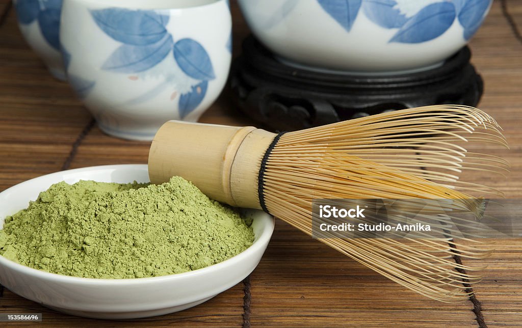 Batidor y té verde en polvo - Foto de stock de Antioxidante libre de derechos