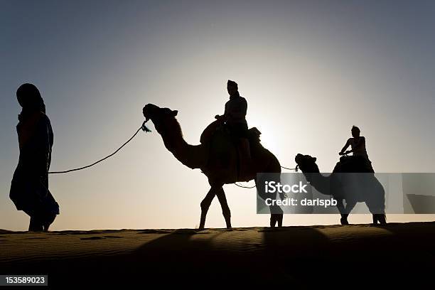 Sylwetki W Sahara - zdjęcia stockowe i więcej obrazów Kultura egipska - Kultura egipska, Afryka, Arabia