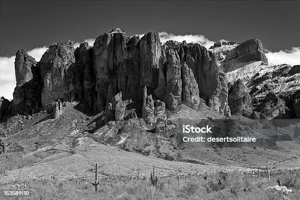 Superstition Mountain W Czarny I Biały - zdjęcia stockowe i więcej obrazów Czarno biały - Czarno biały, Phoenix - Stan Arizona, Lost Dutchman State Park
