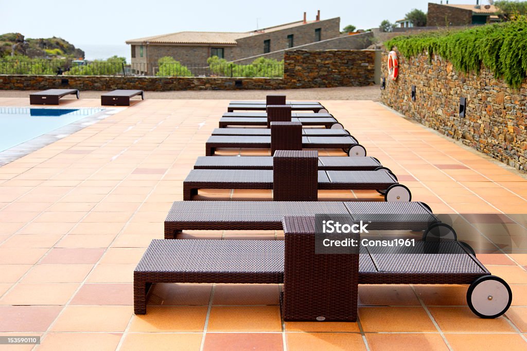 Loungers Ao Lado da Piscina - Royalty-free Ao Ar Livre Foto de stock