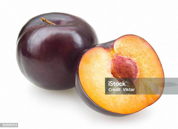 Foto de Ameixas Preta e mais fotos de stock de Ameixa - Fruta - Ameixa - Fruta, Cor Preta, Figura para recortar