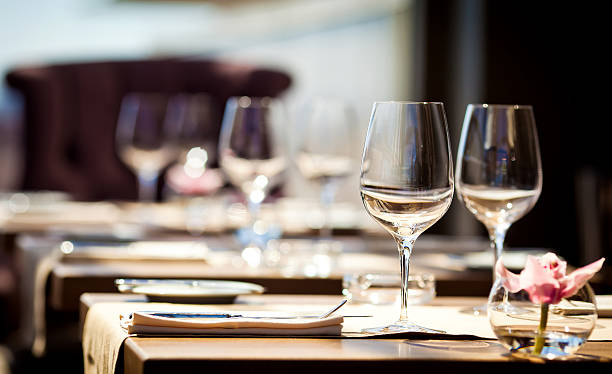 Empty glasses in restaurant Empty glasses setting in restaurant exclusive dinner stock pictures, royalty-free photos & images