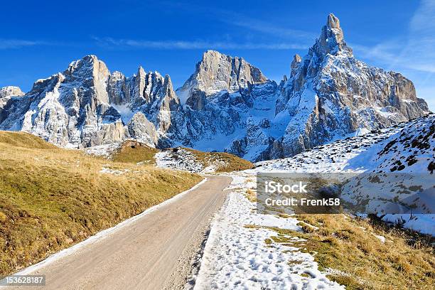 Erste Schnee Auf Italienischen Alpenpasso Rolle Stockfoto und mehr Bilder von Cavalese - Cavalese, Predazzo, Gebirgskette Latemar