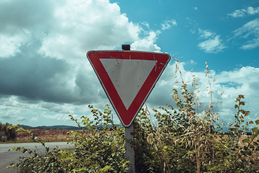Yeld right of way sign in countryside