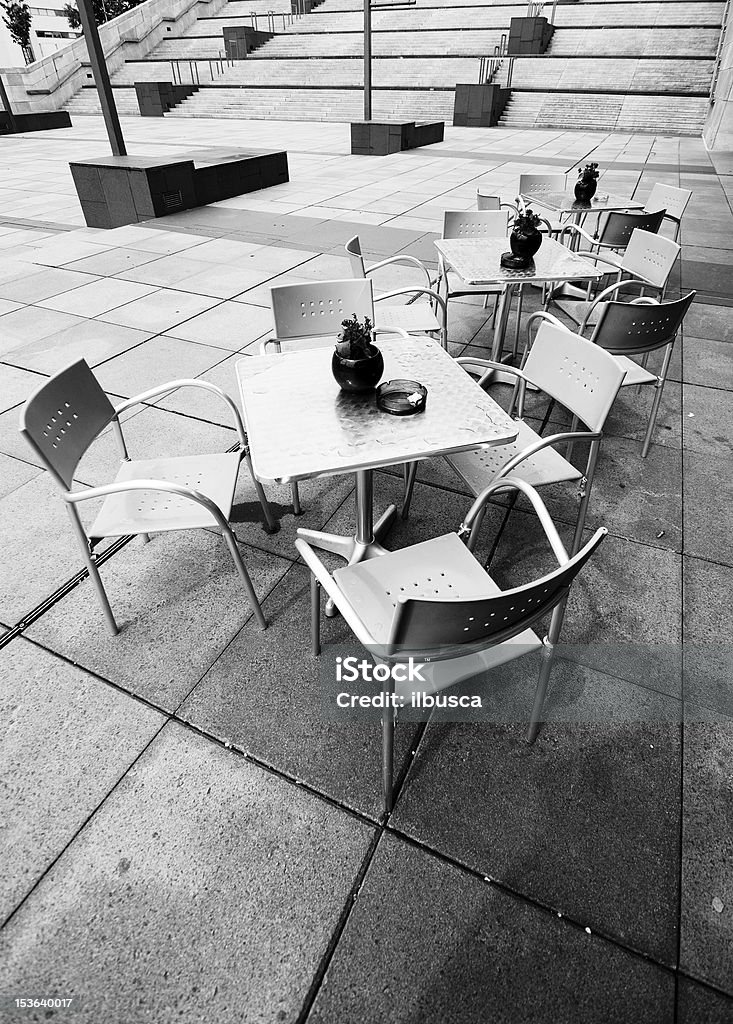 Caffè tavolo nel moderno quadrato, bianco e nero - Foto stock royalty-free di Caffè - Bevanda