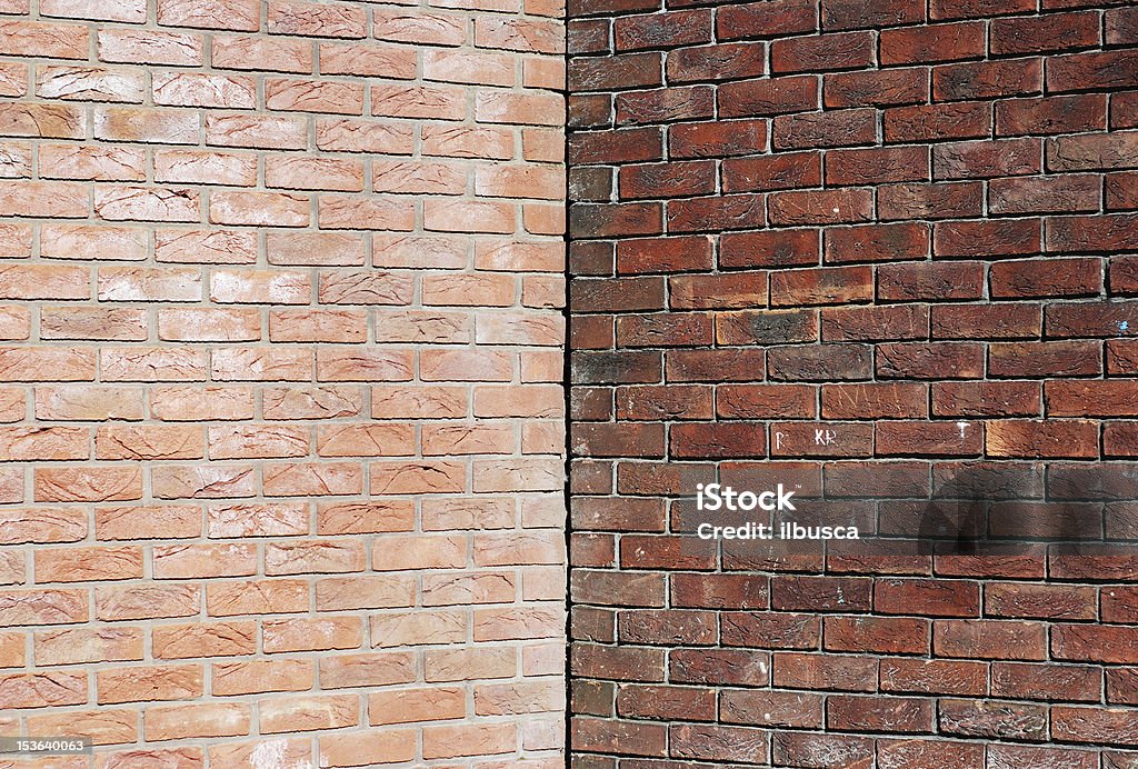 Dos paredes de ladrillo simétrico esquina con espacio de copia - Foto de stock de Esquina libre de derechos