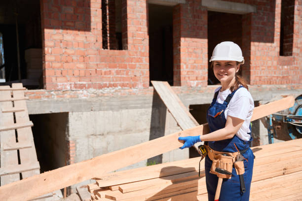 istock Woman building engineer in uniform and toolbelt holding timber girder 1536513787