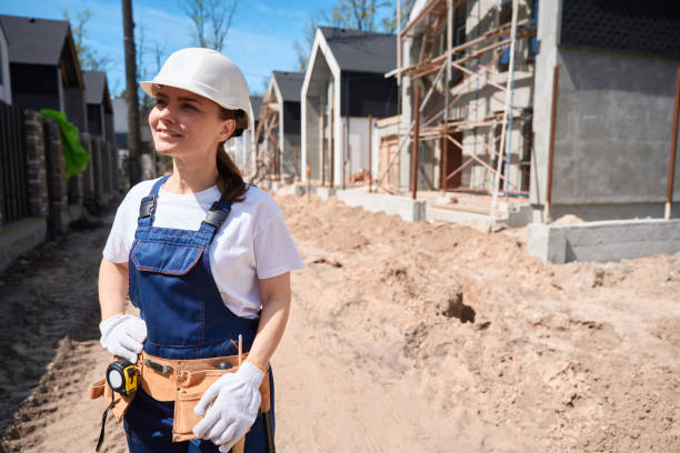 istock Woman general contractor in hardhat and tool belt evaluating scope of work 1536514402