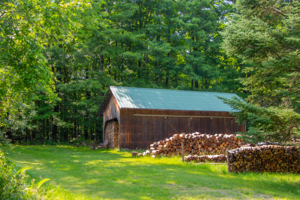 istock Old barn on a farm in the countryside 1536540097