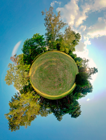 Green planet esférico, mundo y vista al campo photo