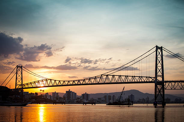 Bridge at Sunset The Hercilio Luz Bridge, in Florianopolis, Brazil, with an amazing sunset. santa catarina brazil stock pictures, royalty-free photos & images