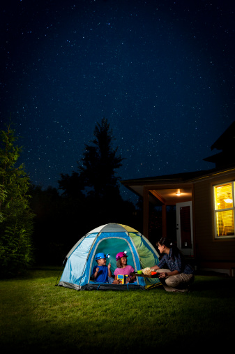 a backyard camp-out / for excited little kids / with help from mommy