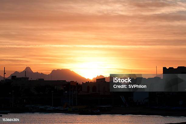 Tramonto - Fotografie stock e altre immagini di Acqua - Acqua, Ambientazione esterna, Cielo