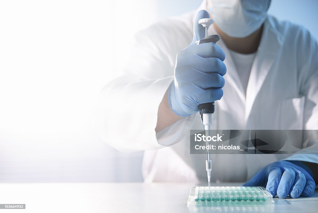 Esperimento di laboratorio - Foto stock royalty-free di Laboratorio