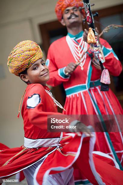 Indian Músico Tradicional E Bailarino Jaipur Rajastão - Fotografias de stock e mais imagens de Atuação