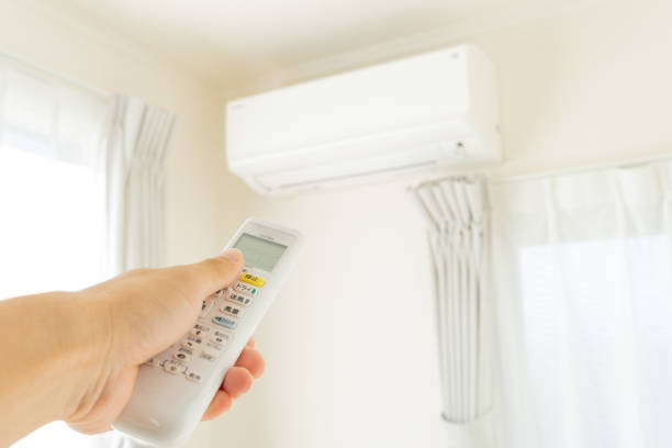 istock Hand to operate the remote control of the air conditioner 1536689368