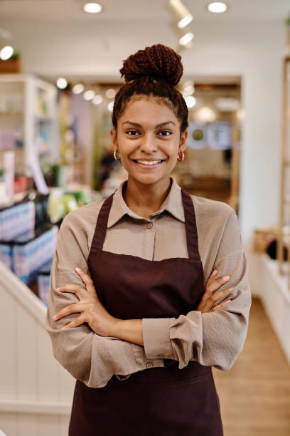 istock Saleswoman working in shopping mall 1536721738
