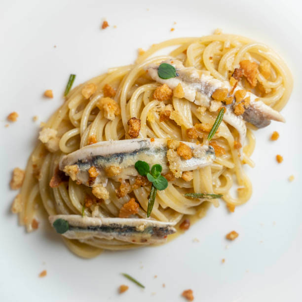 istock Spaghetti with anchovies and tarallo 1536722799