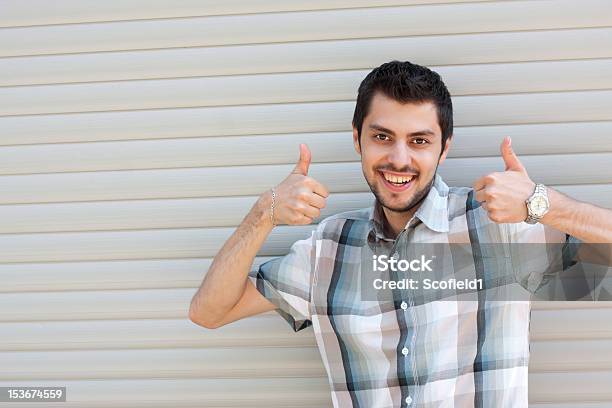 Glücklich Lächelnd Junger Geschäftsmann Mit Ok Geste Stockfoto und mehr Bilder von Achselhöhle