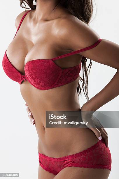 Cuerpo De Mujer Sexy En Lencería Rojo Foto de stock y más banco de imágenes de Lencería - Lencería, Sensualidad, Símbolo sexual